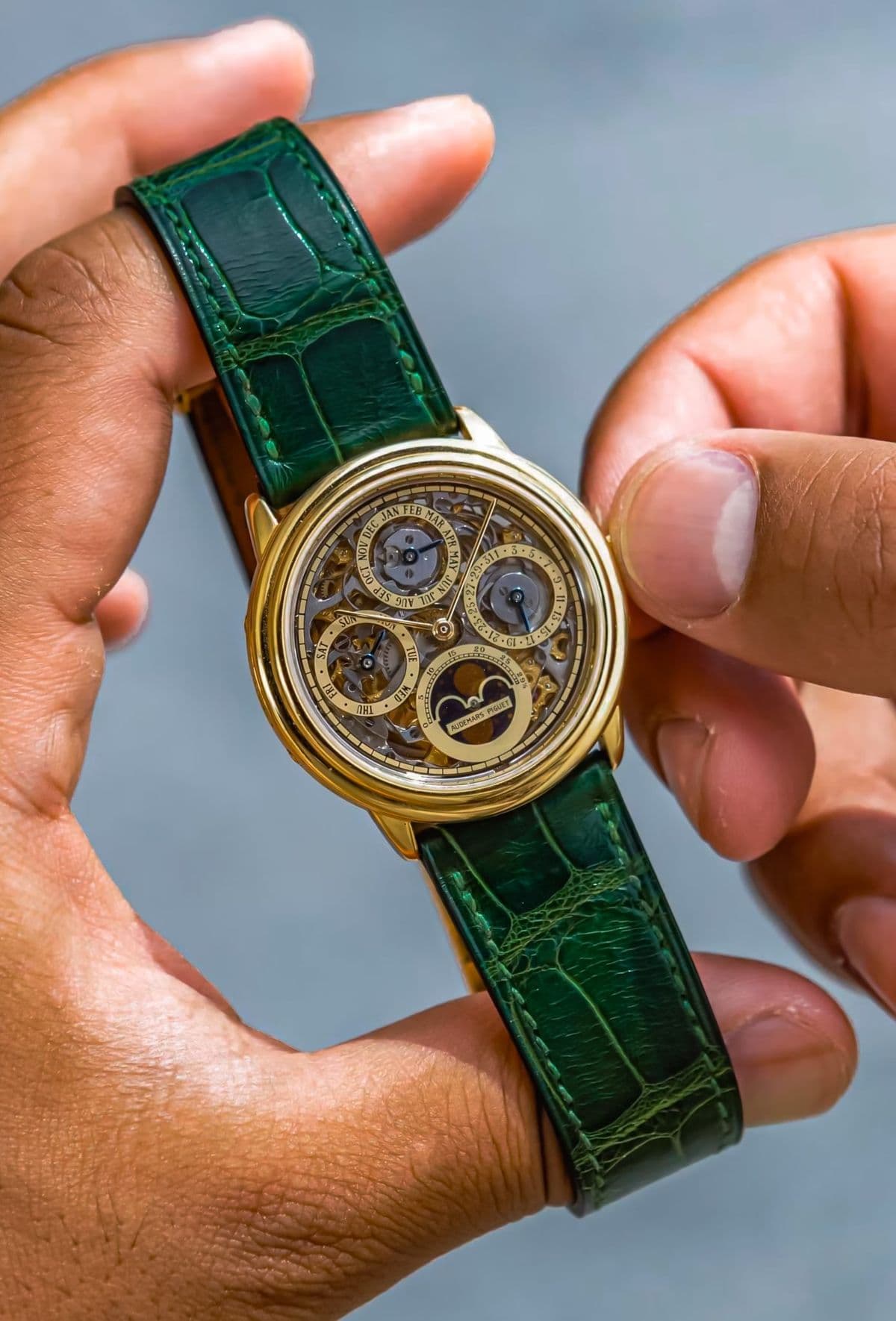 Audemars Piguet quantième perpétuel squelette en or, sur bracelet alligator vert